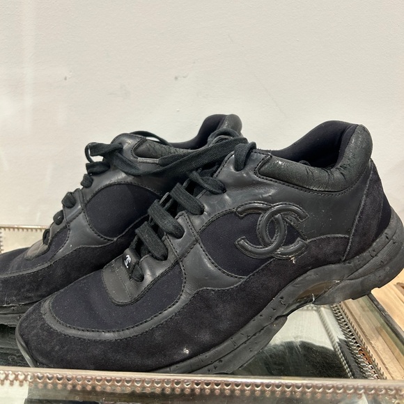 Chanel size 35.5 Interlocking CC Logo Leather Sneakers - Picture 3 of 13